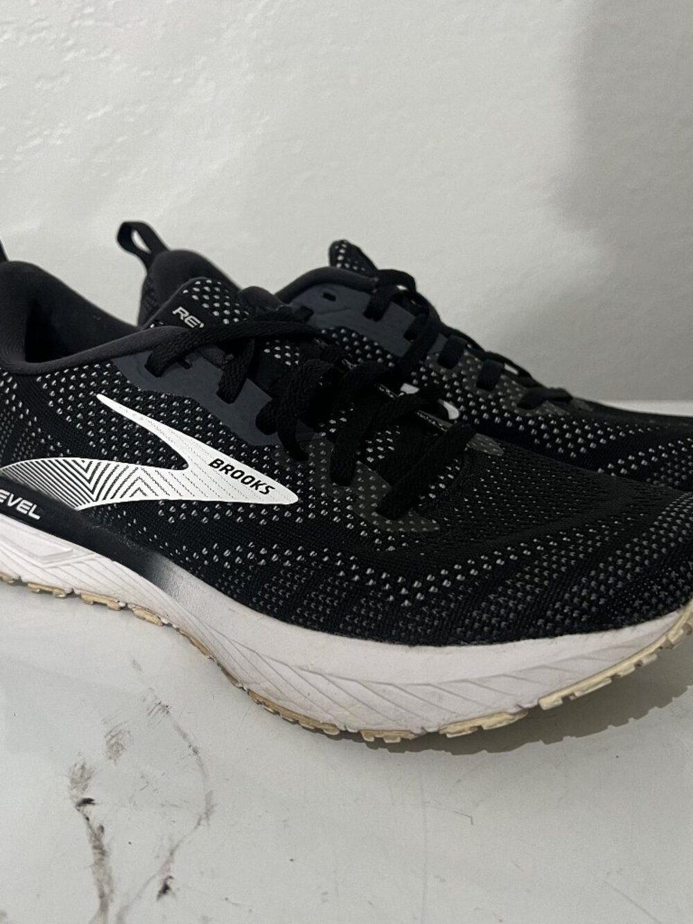 Brooks Revel 6 Running Shoes Mens Size 9 Black White Knit Lace Up
